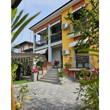 The Dreamers Mxp Bed & Breakfast 3*